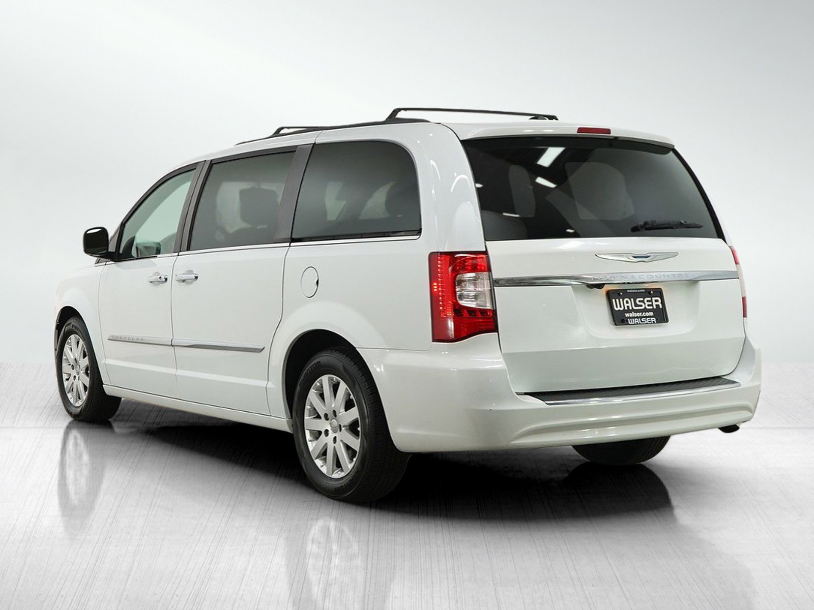 2016 Chrysler Town & Country Touring photo 3