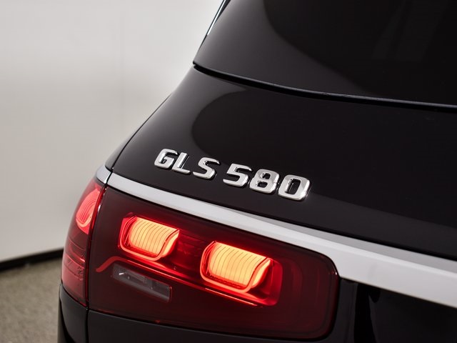 2026 Mercedes Benz GLS 580 4MATIC photo 4