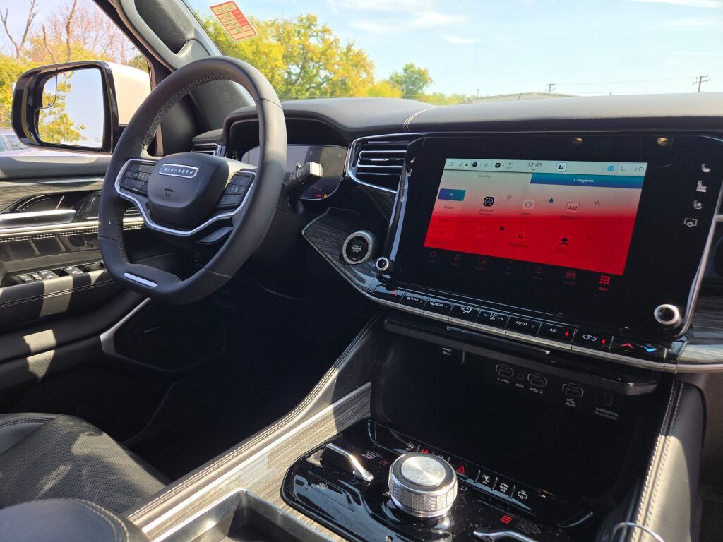 2022 Jeep Wagoneer Series III photo 7