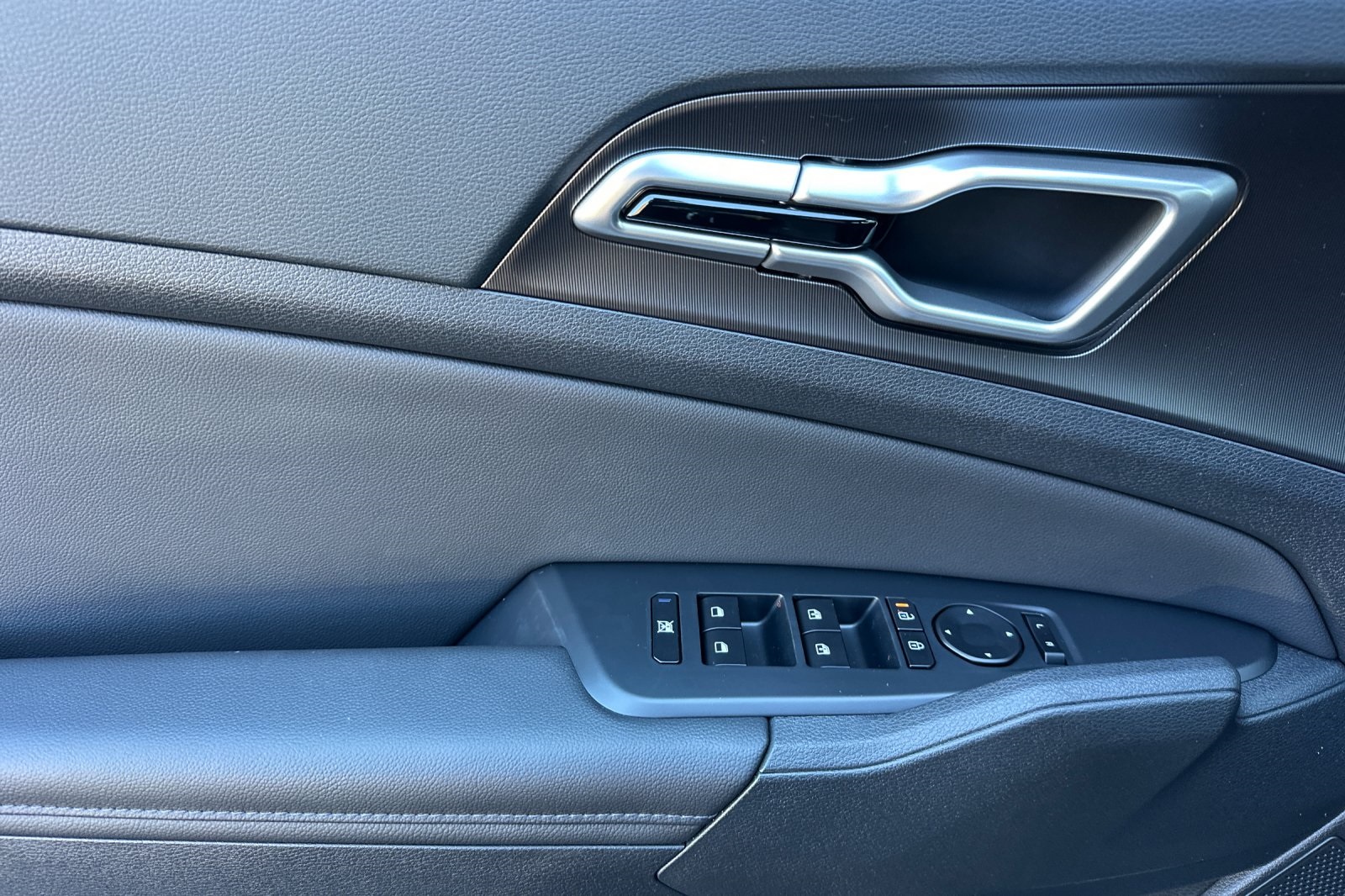 2026 Kia Sportage EX photo 2