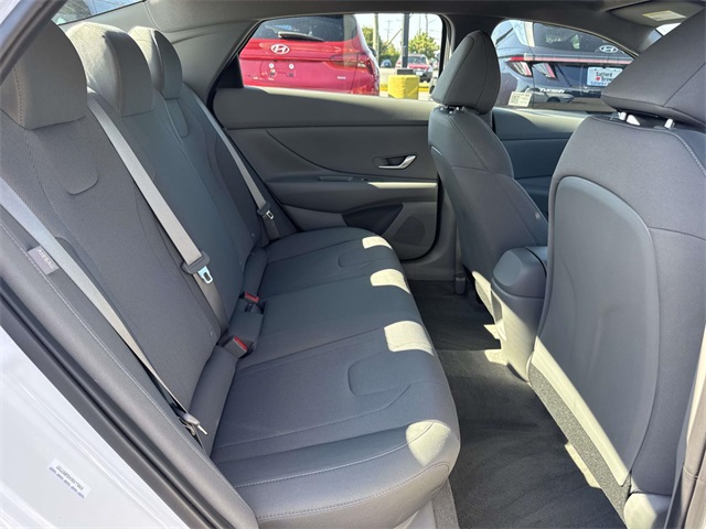 2025 Hyundai Elantra SE photo 15