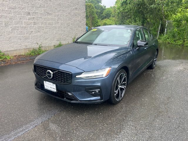 2024 Volvo S60 B5 Core photo 3