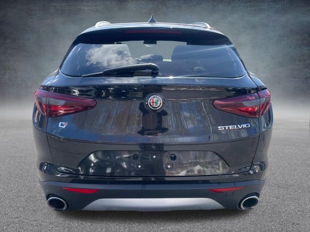 2019 Alfa Romeo Stelvio Ti photo 4