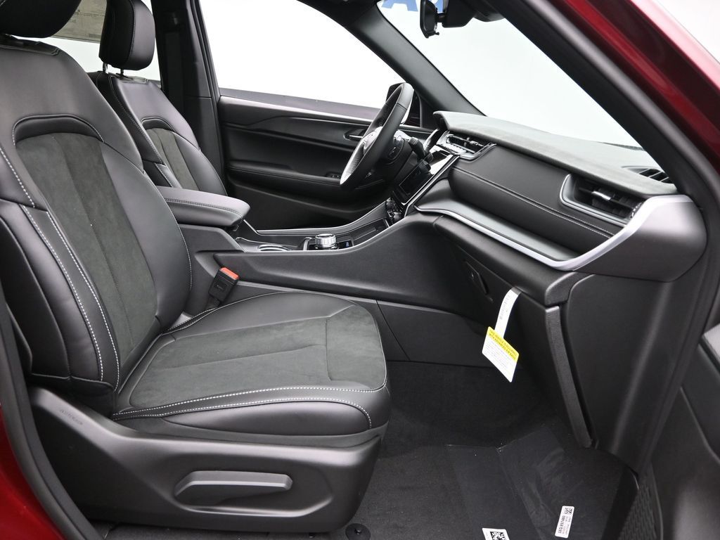 2025 Jeep Grand Cherokee Altitude X photo 5