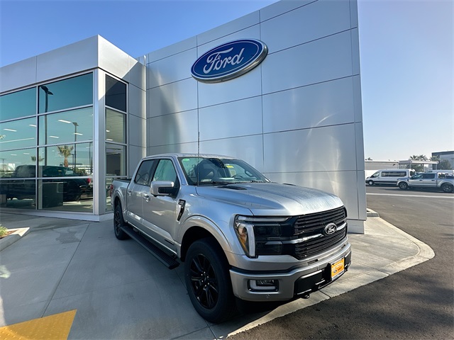2025 Ford F-150 Platinum's photo