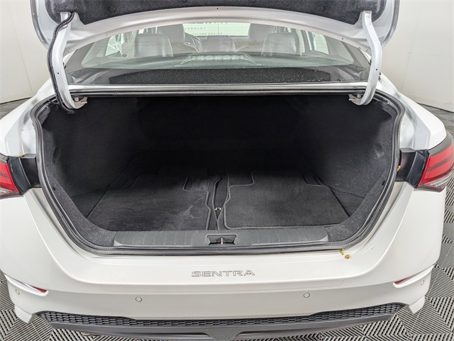 2022 Nissan Sentra SR photo 4