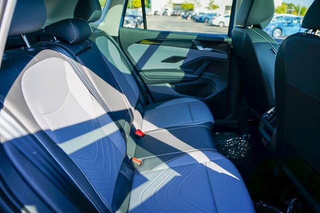 2025 Volkswagen Tiguan SE photo 35