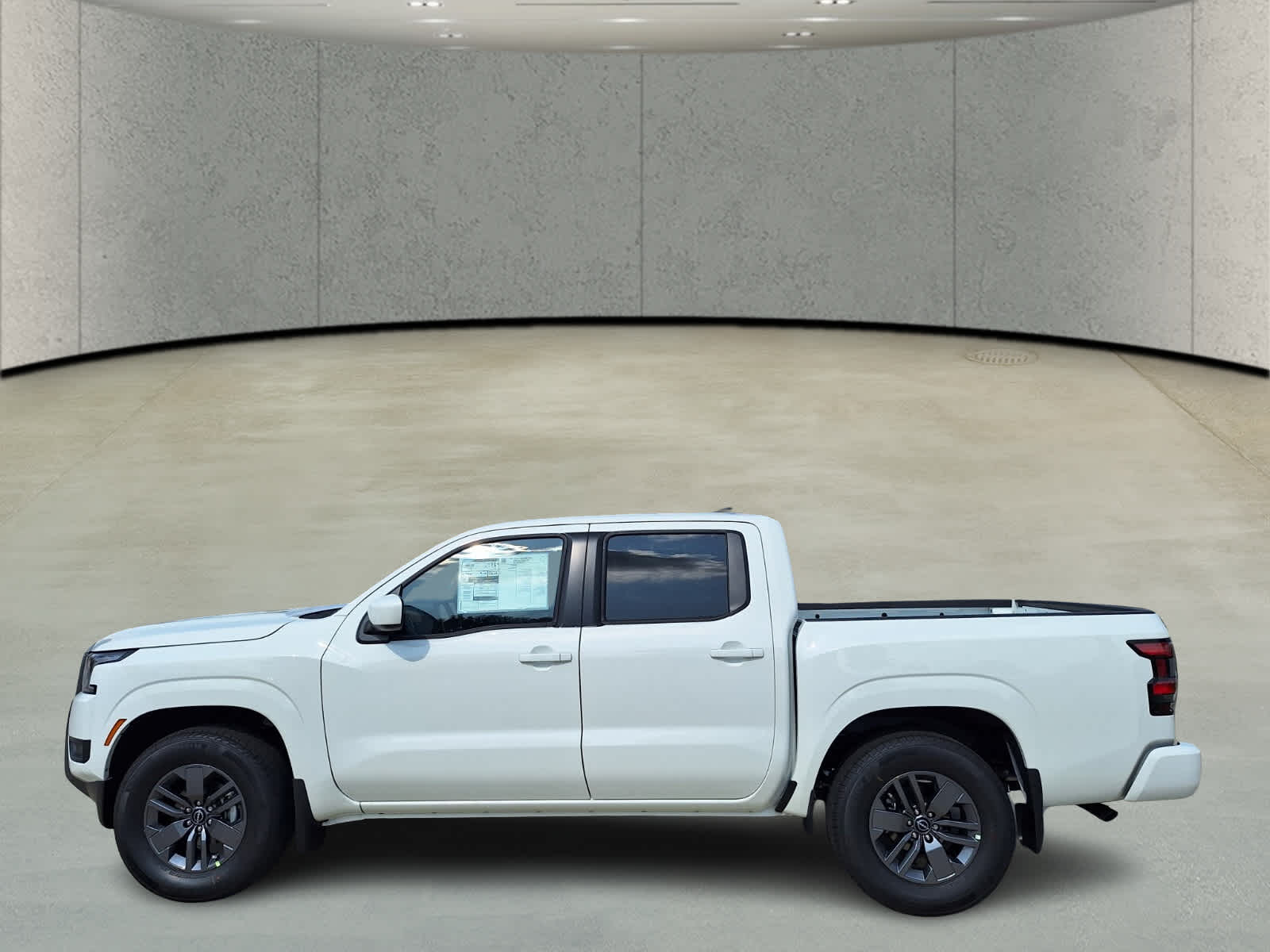 2025 Nissan Frontier Crew Cab SV photo 2