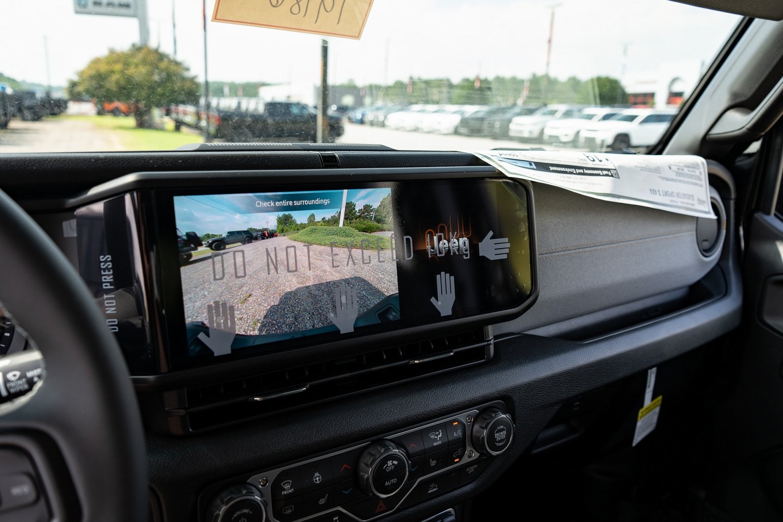 2025 Jeep Gladiator Sport photo 24