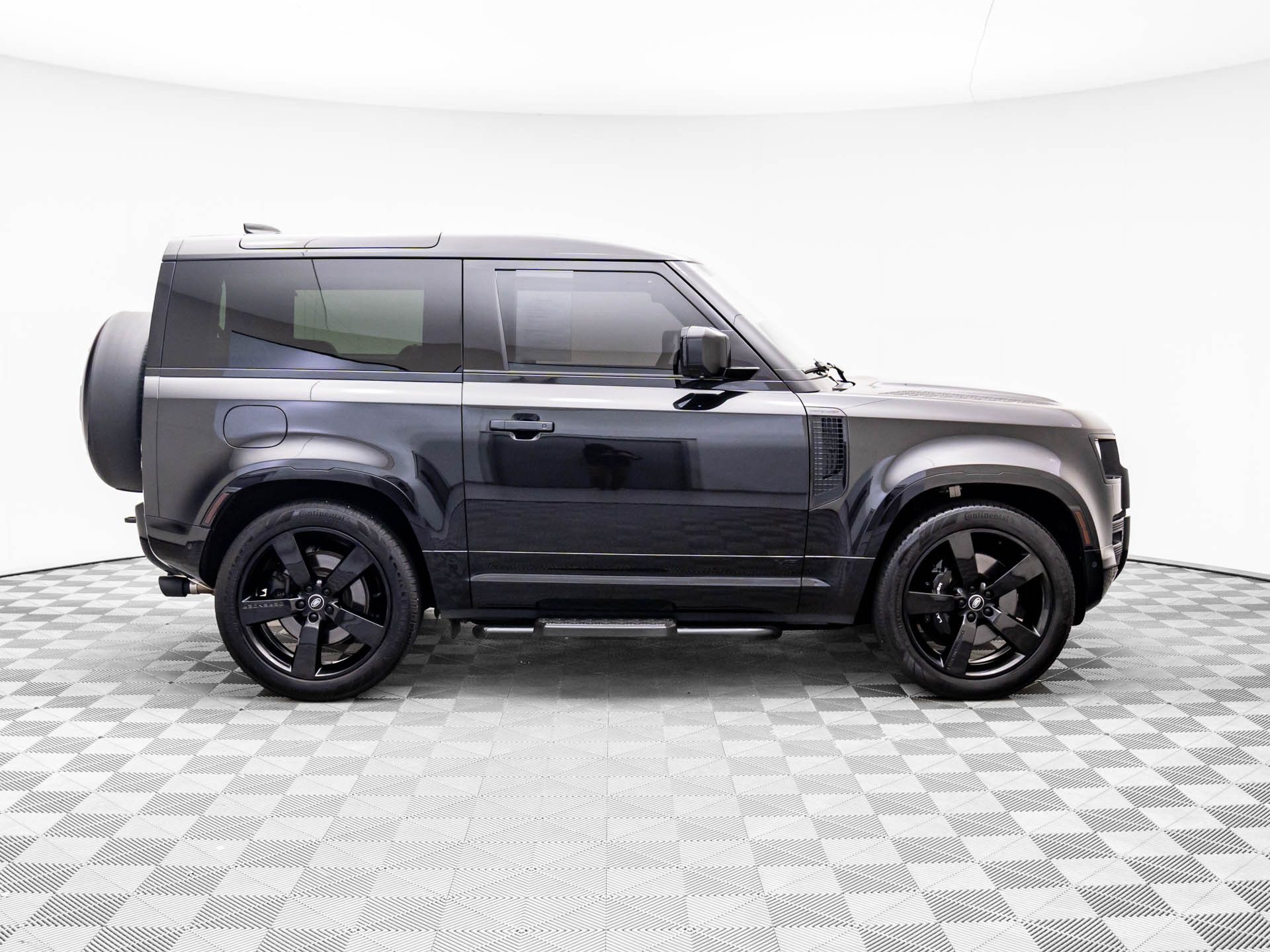 2024 Land Rover Defender 90 V8 photo 4