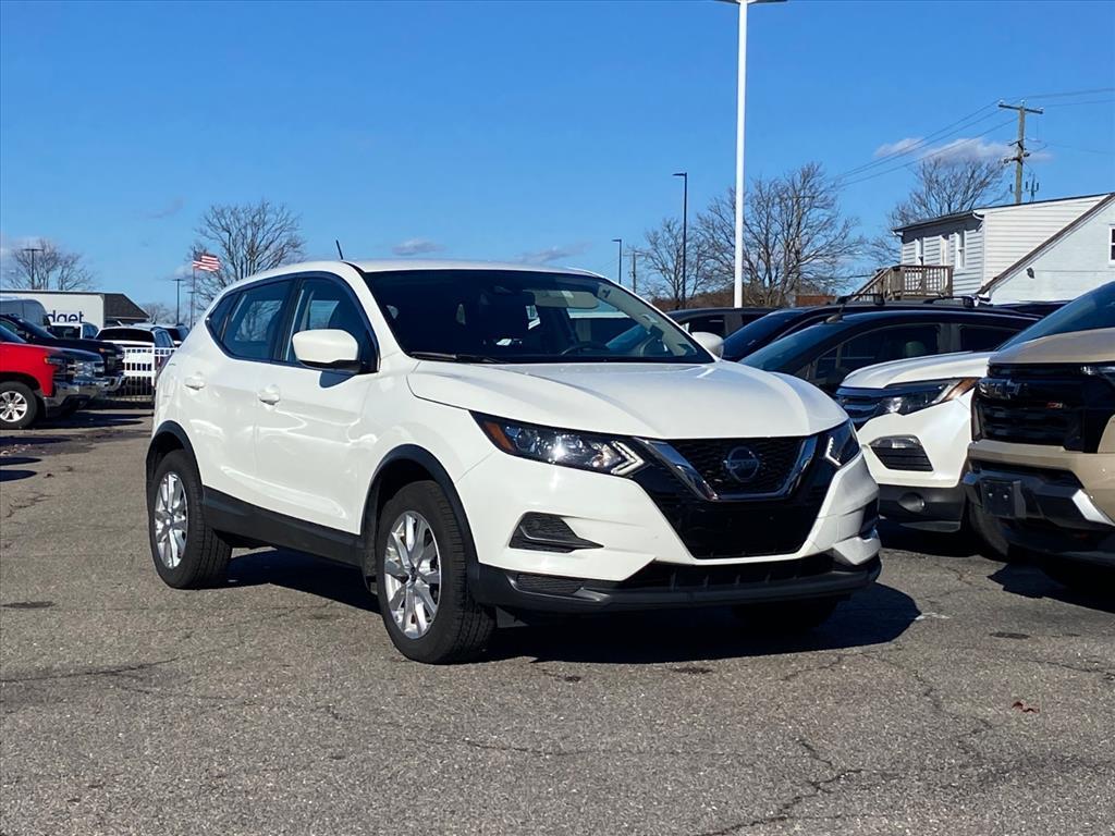 2020 Nissan Rogue Sport S's photo