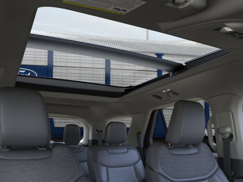 2025 Ford Explorer photo 3
