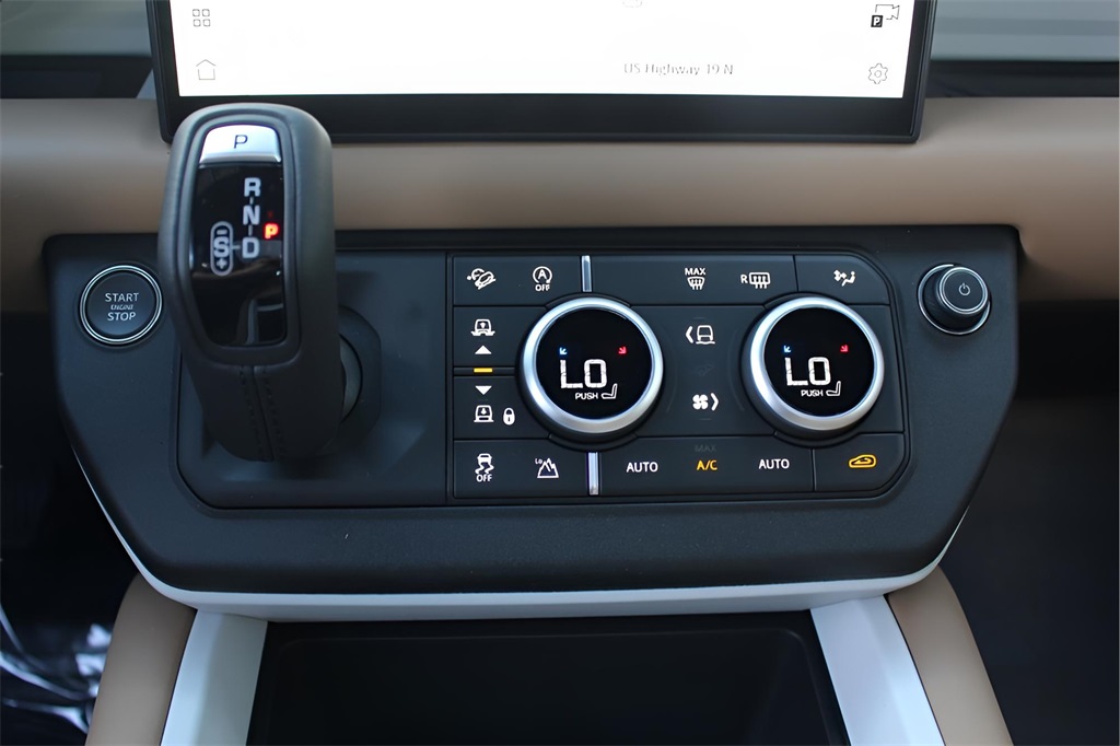2025 Land Rover Defender 110 S photo 25