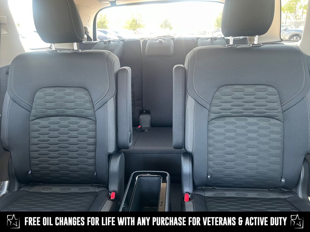 2025 Nissan Pathfinder SV photo 5