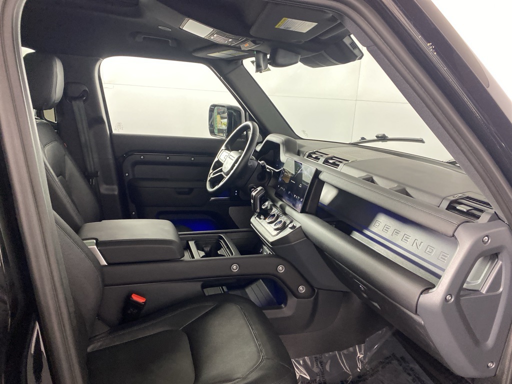 2024 Land Rover Defender 130 X-Dynamic SE photo 25