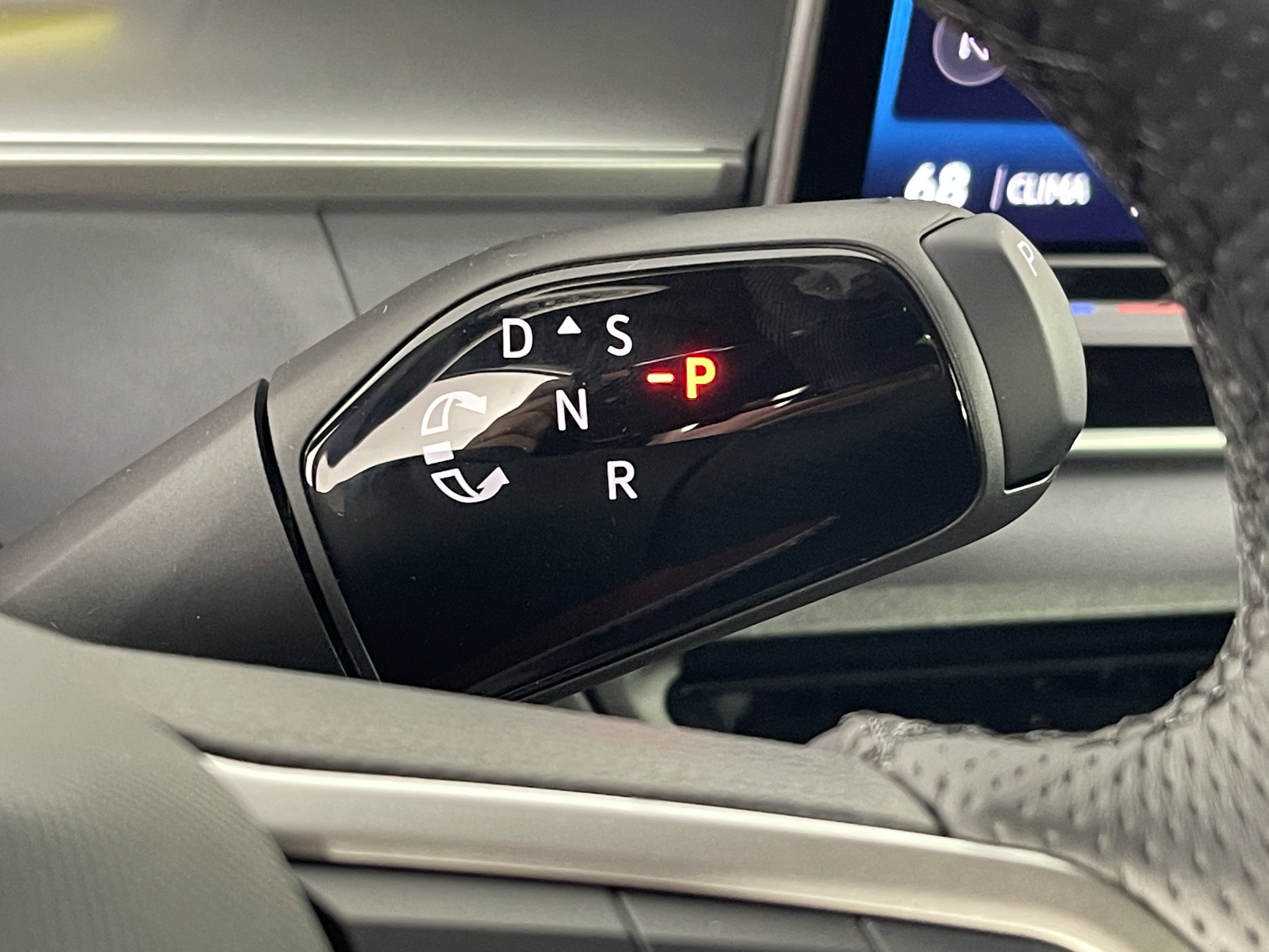 2025 Volkswagen Tiguan SE R-Line Black photo 4