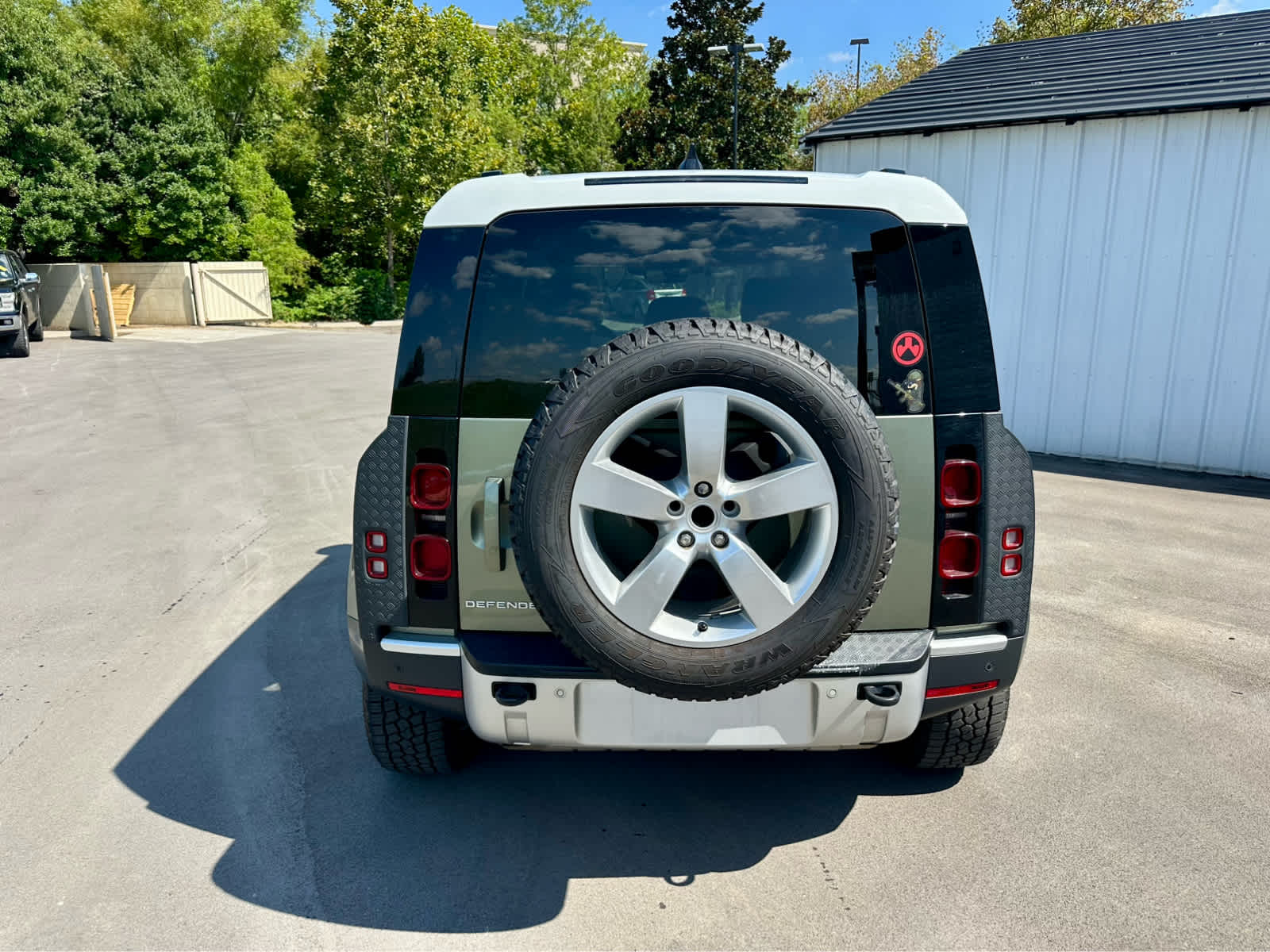 2024 Land Rover Defender S photo 3