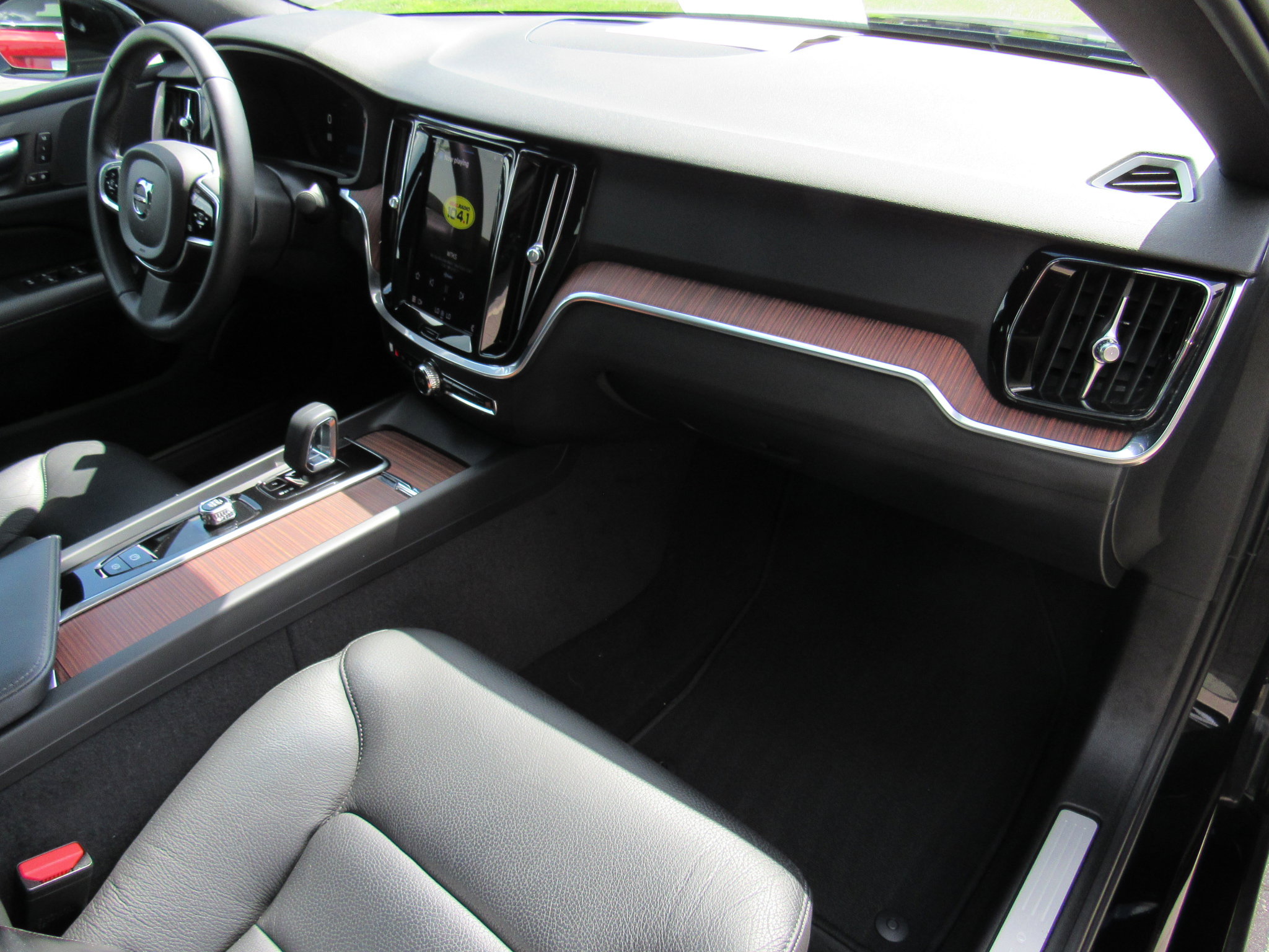 2023 Volvo S60 B5 Plus Black Edition photo 12