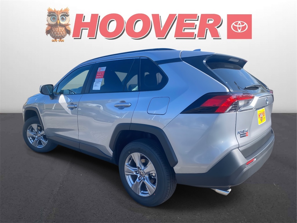 2025 Toyota RAV4 XLE photo 3