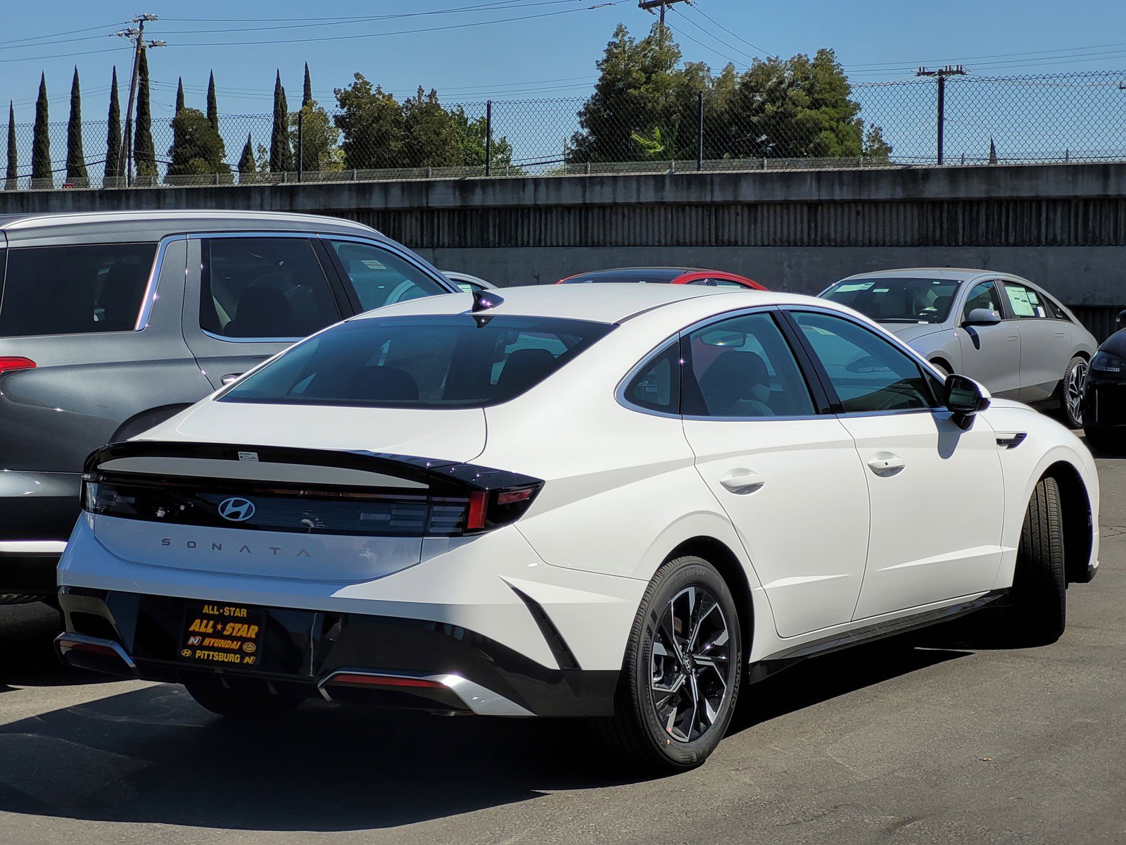 2025 Hyundai Sonata SEL photo 3