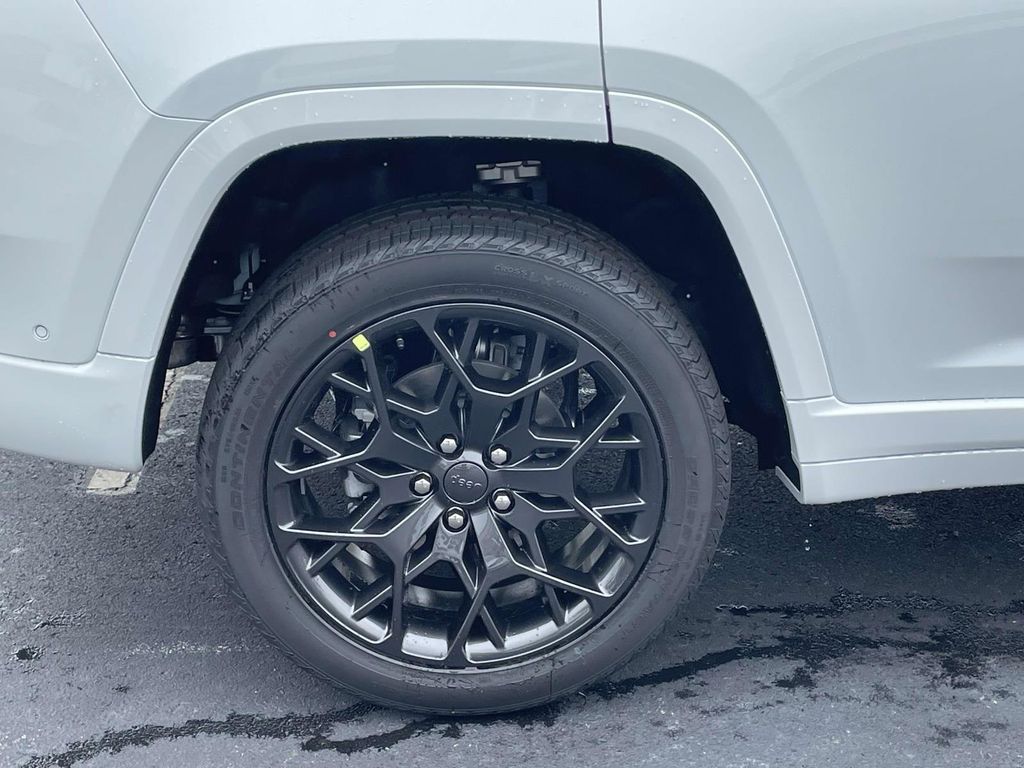 2025 Jeep Grand Cherokee Summit Reserve photo 30