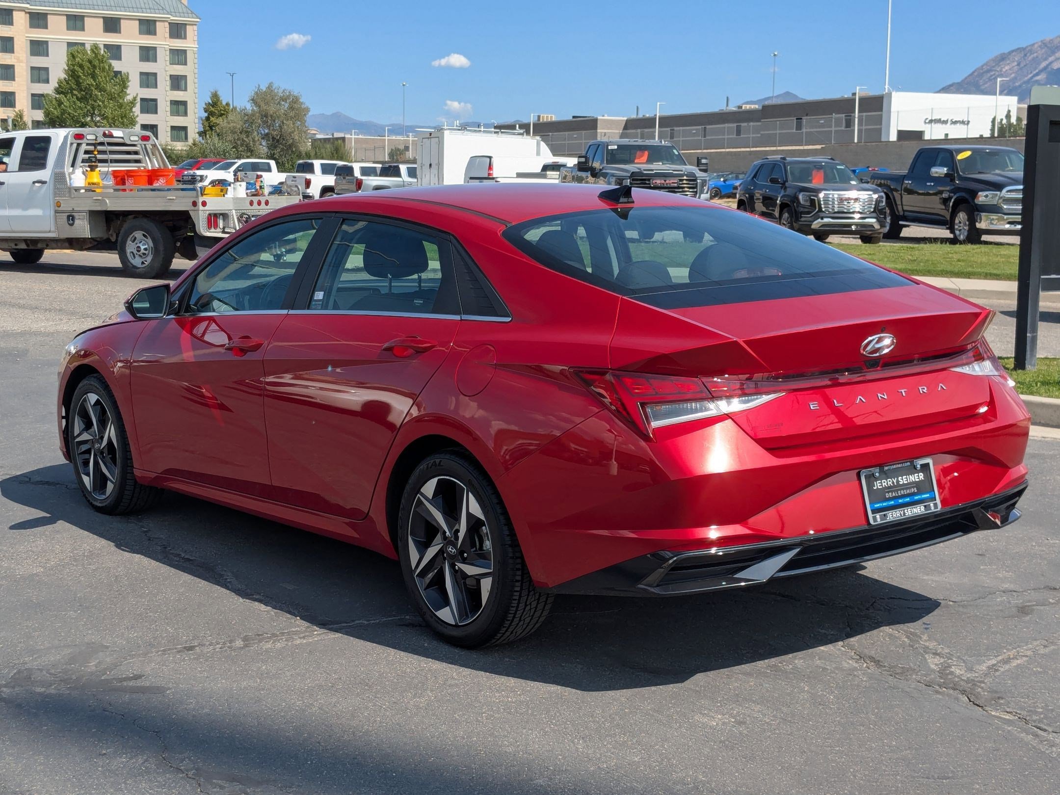 2022 Hyundai Elantra SEL photo 3