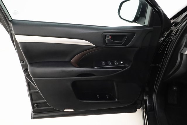 2019 Toyota Highlander LE photo 8