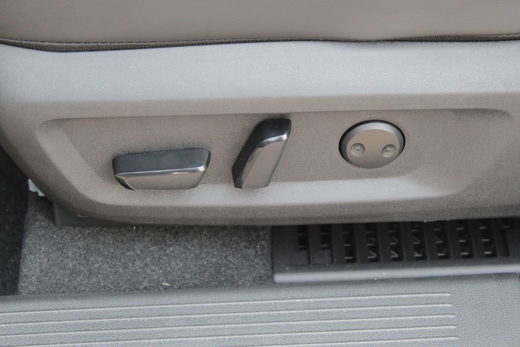 2025 Nissan Rogue Platinum photo 11