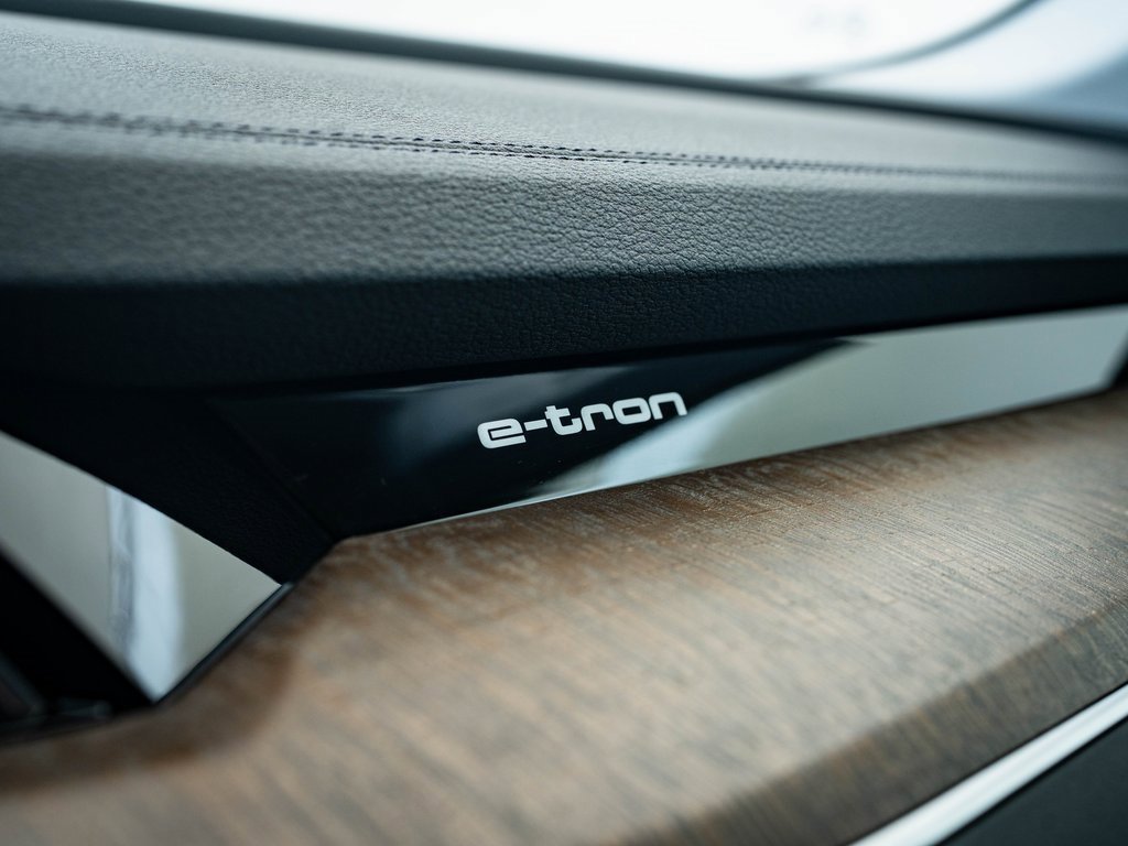2022 Audi e-tron Premium Plus photo 34