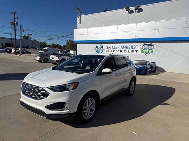 2022 Ford Edge SEL photo 4