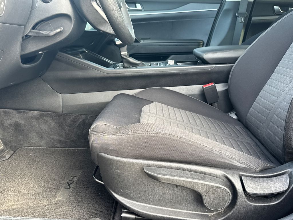 2025 Kia K5 LXS photo 9