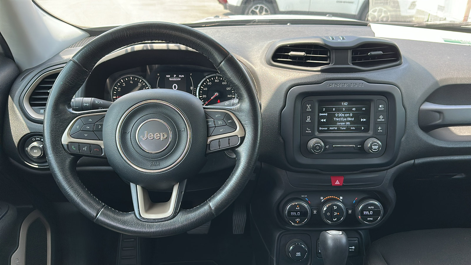 2016 Jeep Renegade Latitude photo 25