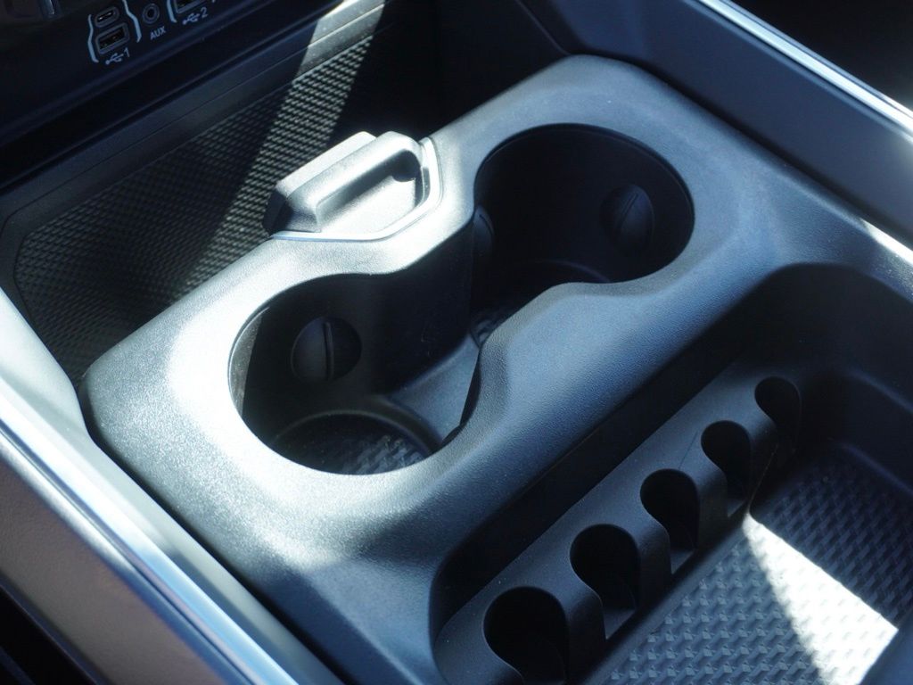 New 2025 Diamond Black Crystal Pearl-Coat Exterior Paint RAM Big Horn Sport Appearance Edition image 20