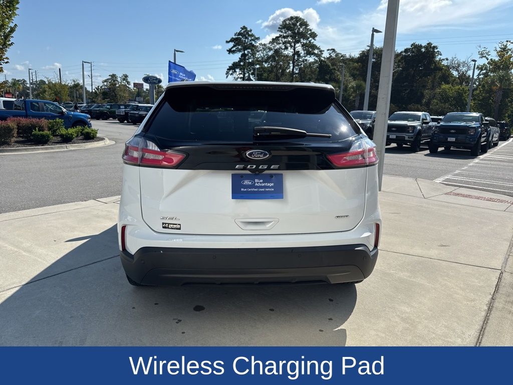 2022 Ford Edge SEL photo 3