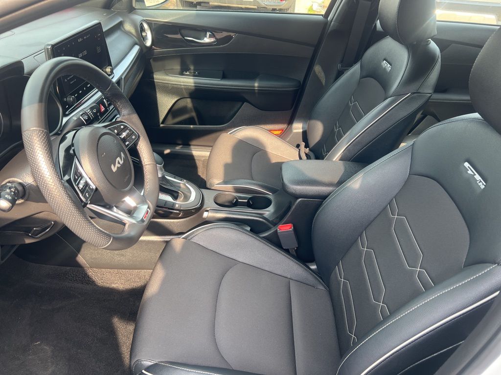 2023 Kia Forte GT-Line photo 4