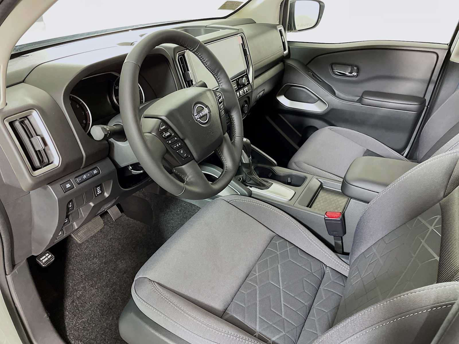 2025 Nissan Frontier SV photo 6