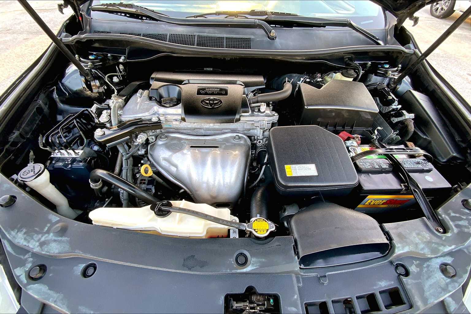 2015 Toyota Camry SE photo 30