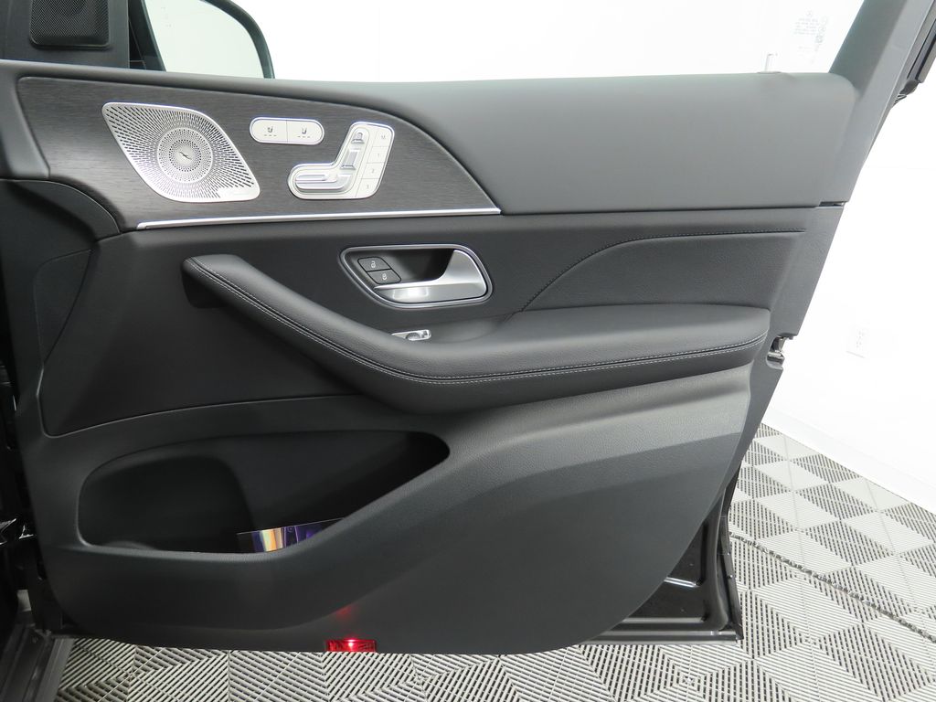 2025 Mercedes Benz GLS 450 4MATIC photo 25
