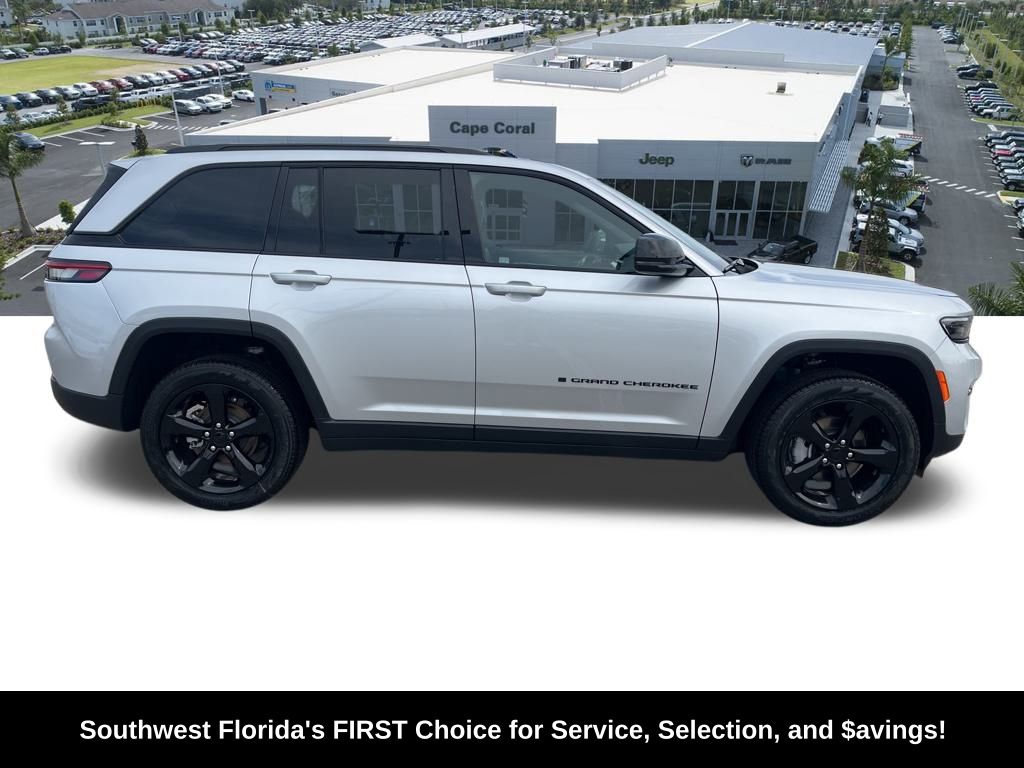 2025 Jeep Grand Cherokee Limited photo 4