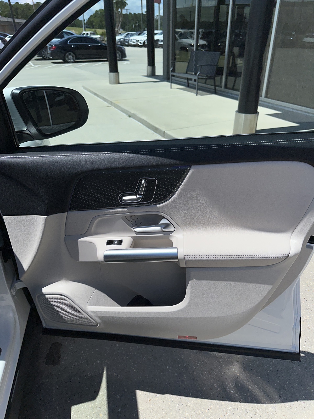 2025 Mercedes Benz GLA 250 photo 3