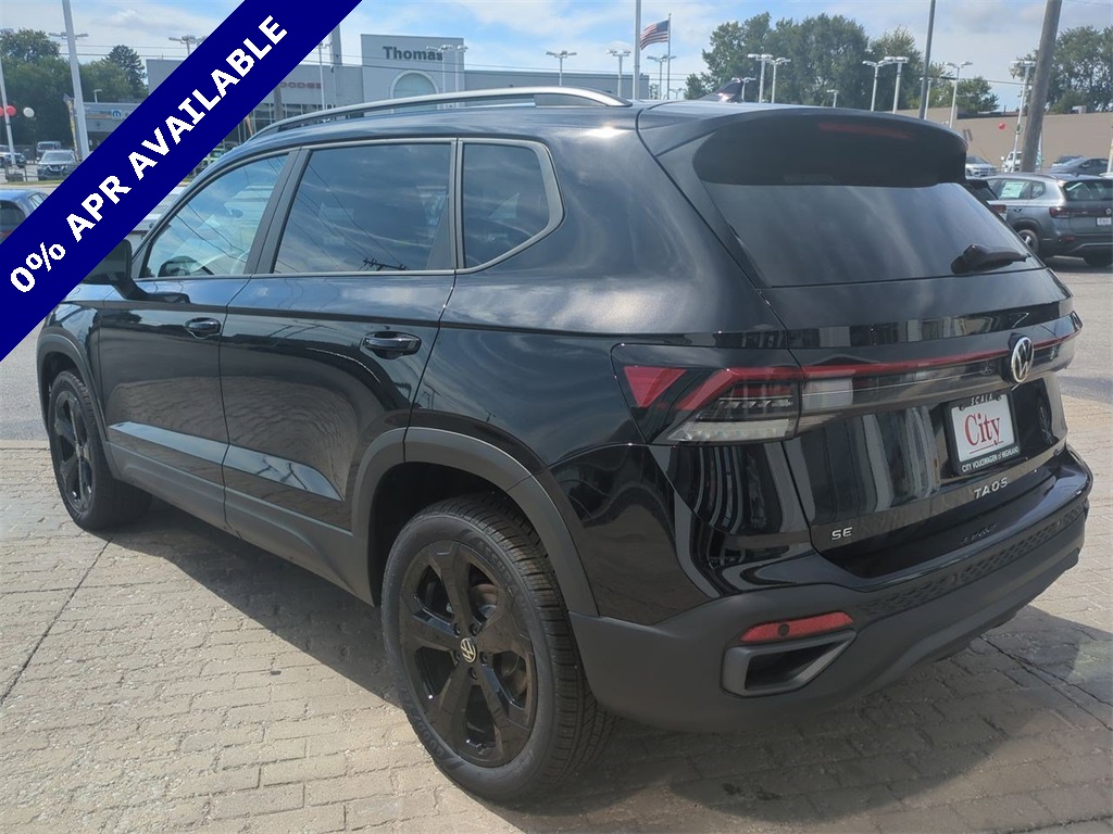 2025 Volkswagen Taos SE photo 4