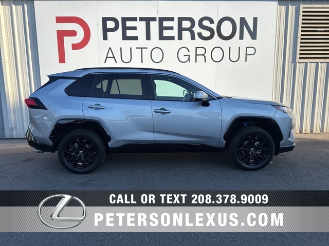 2024 Toyota RAV4 Hybrid SE photo 2