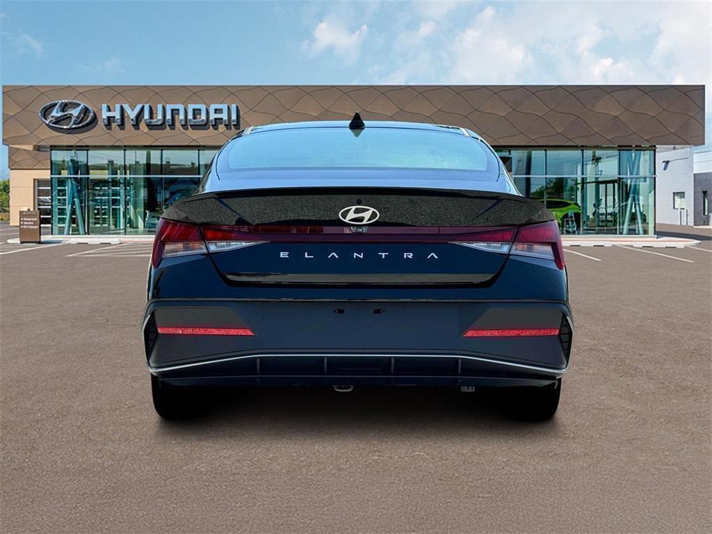 2025 Hyundai Elantra SEL Sport photo 4