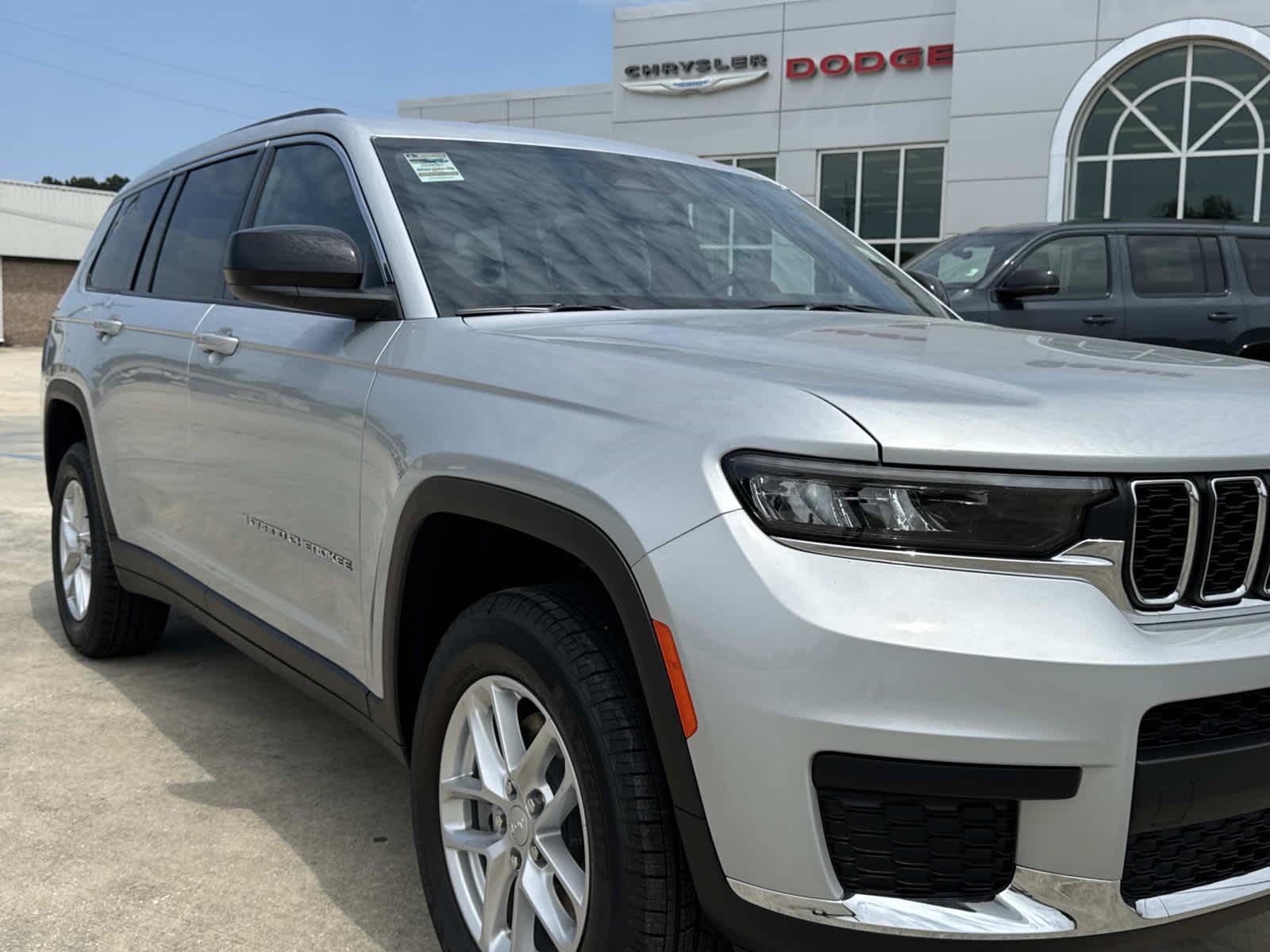 2025 Jeep Grand Cherokee Laredo X photo 15