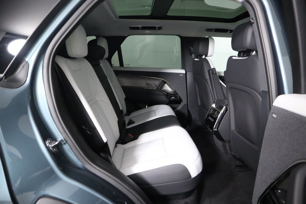 2025 Land Rover Range Rover Sport SE photo 20