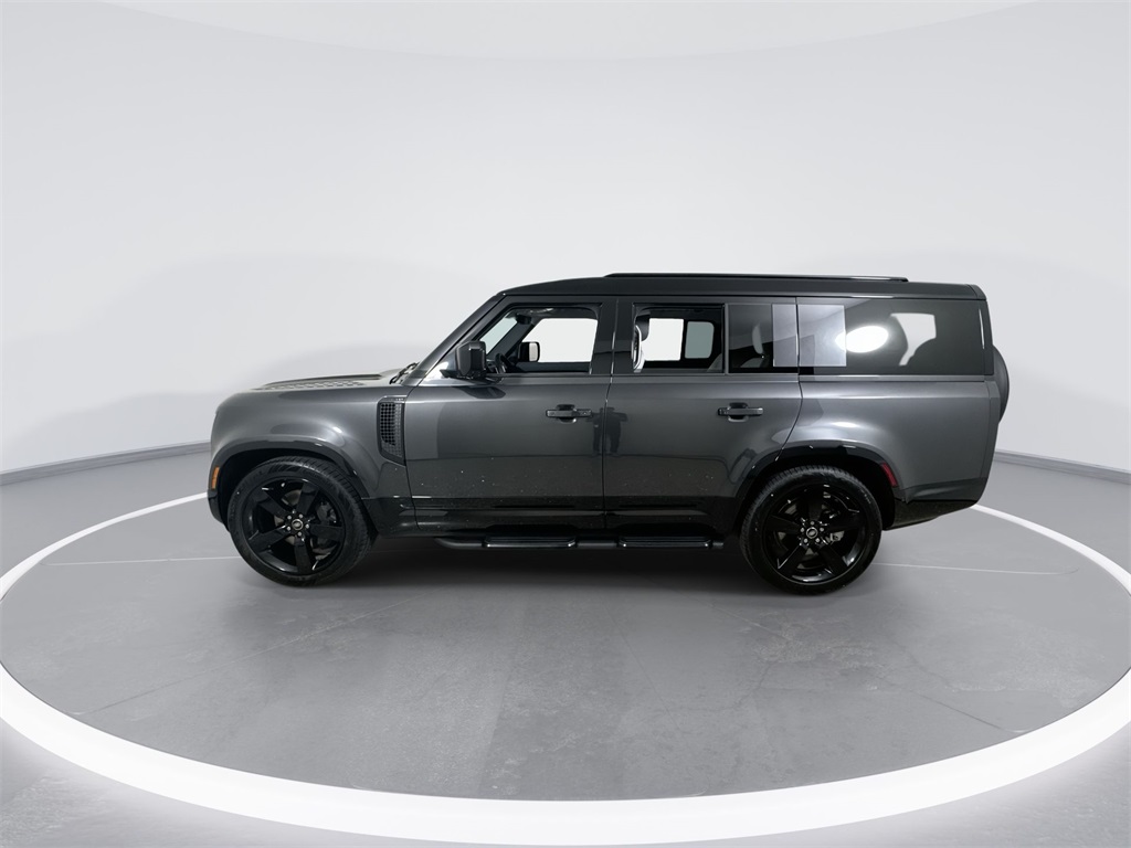 2025 Land Rover Defender 130 X-Dynamic SE photo 5
