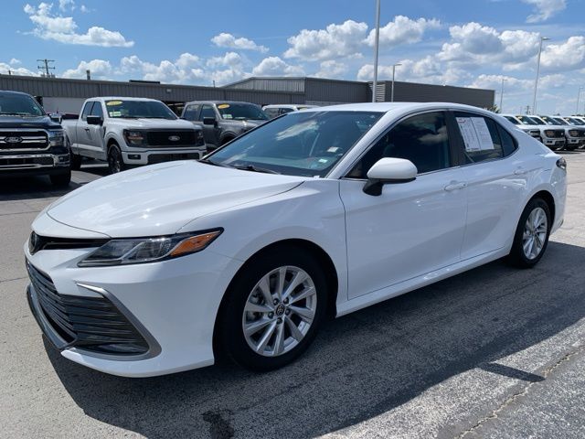2023 Toyota Camry LE photo 3