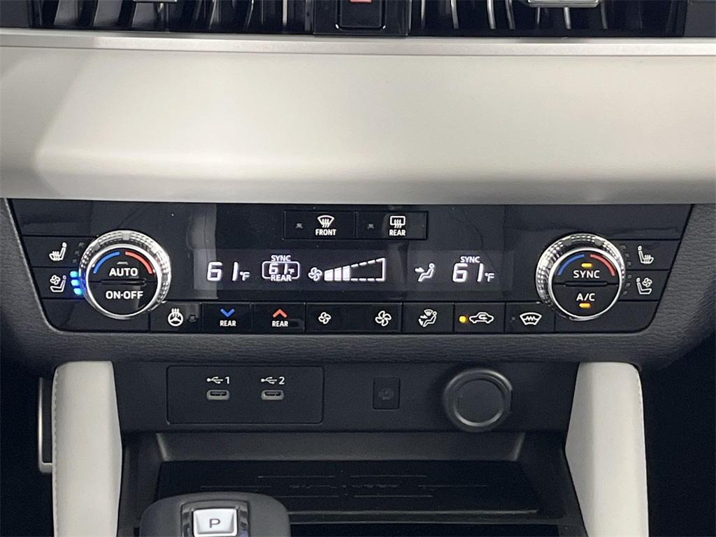 2025 Mitsubishi Outlander PHEV SEL Platinum photo 11