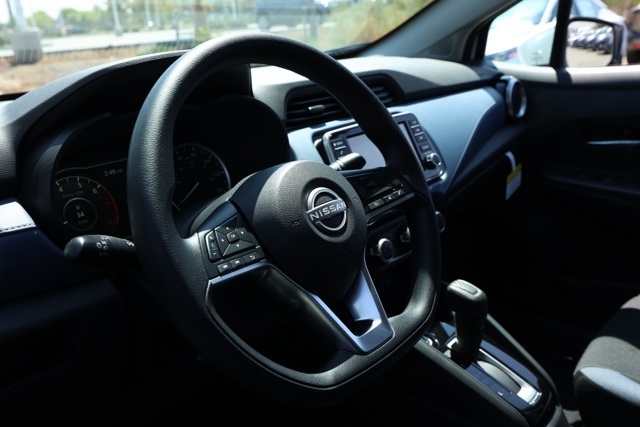 2025 Nissan Versa 1.6 SV photo 13
