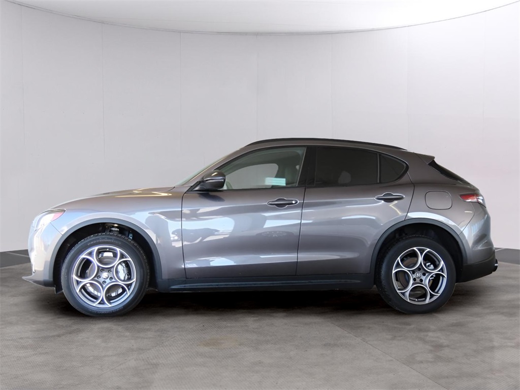 2025 Alfa Romeo Stelvio Sprint Base photo 4